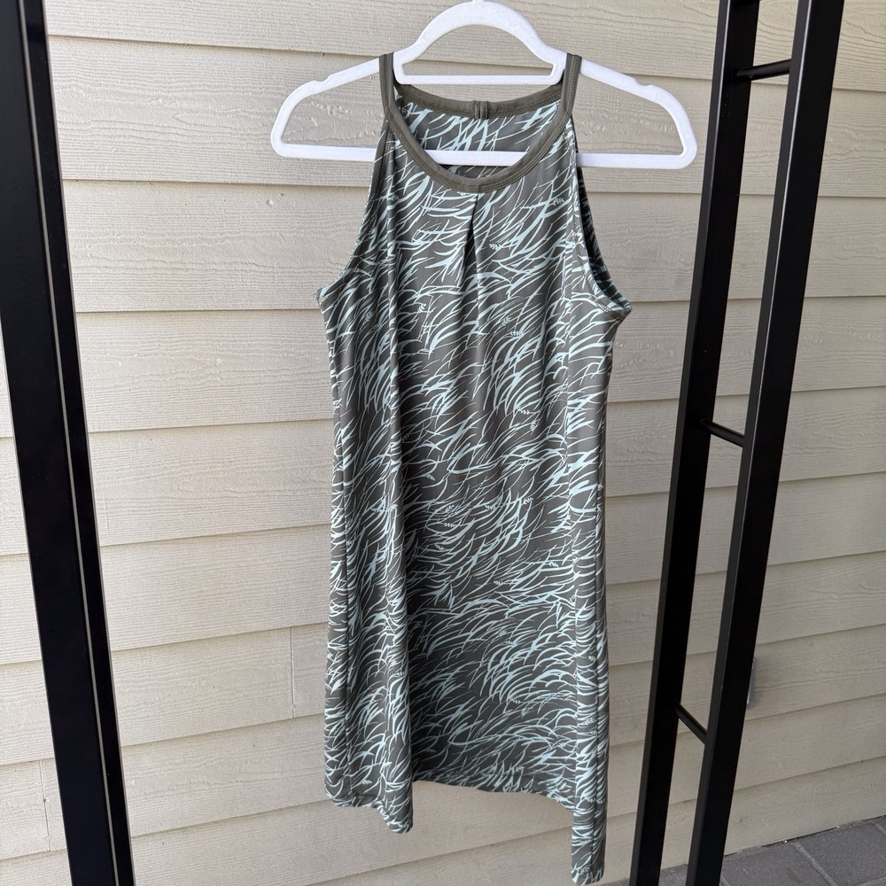 Patagonia Womens Dress Pullover Size‎ Medium Green Grass Pattern Built-in Bra